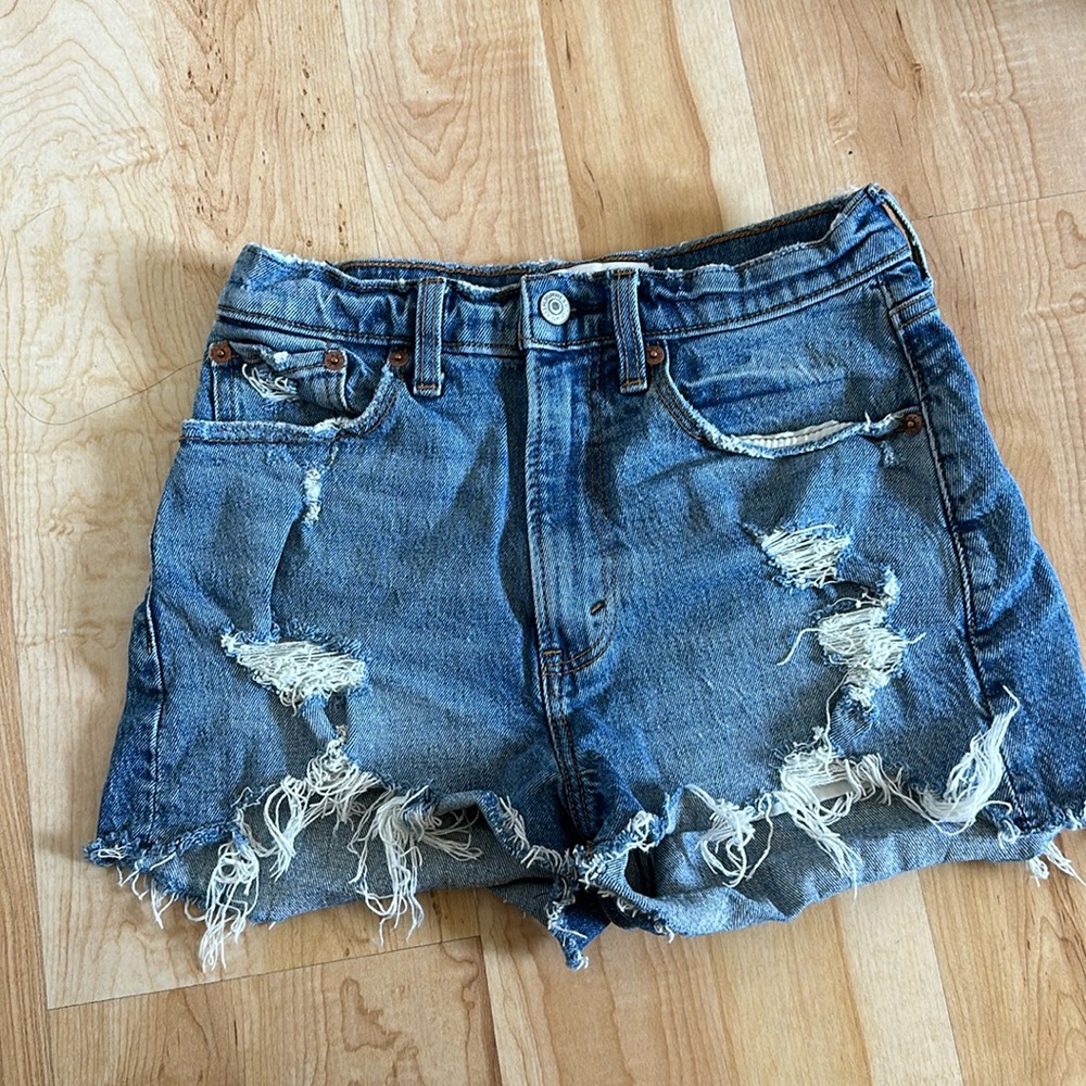 Abercrombie “the mom short, high rise”